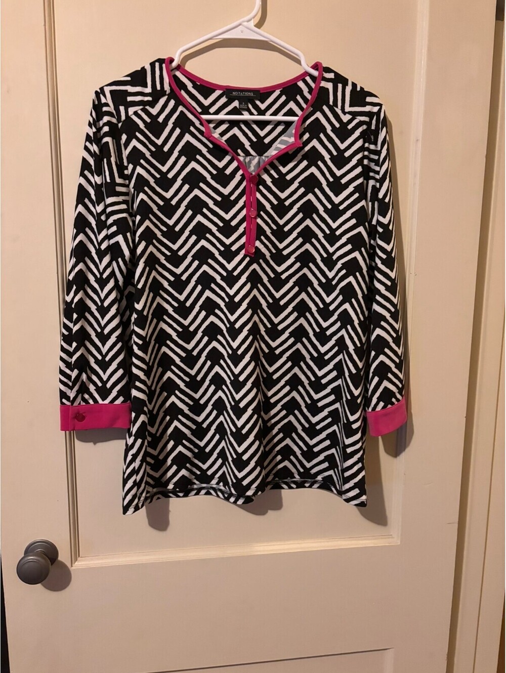 Notations black and white patterned long sleeve top